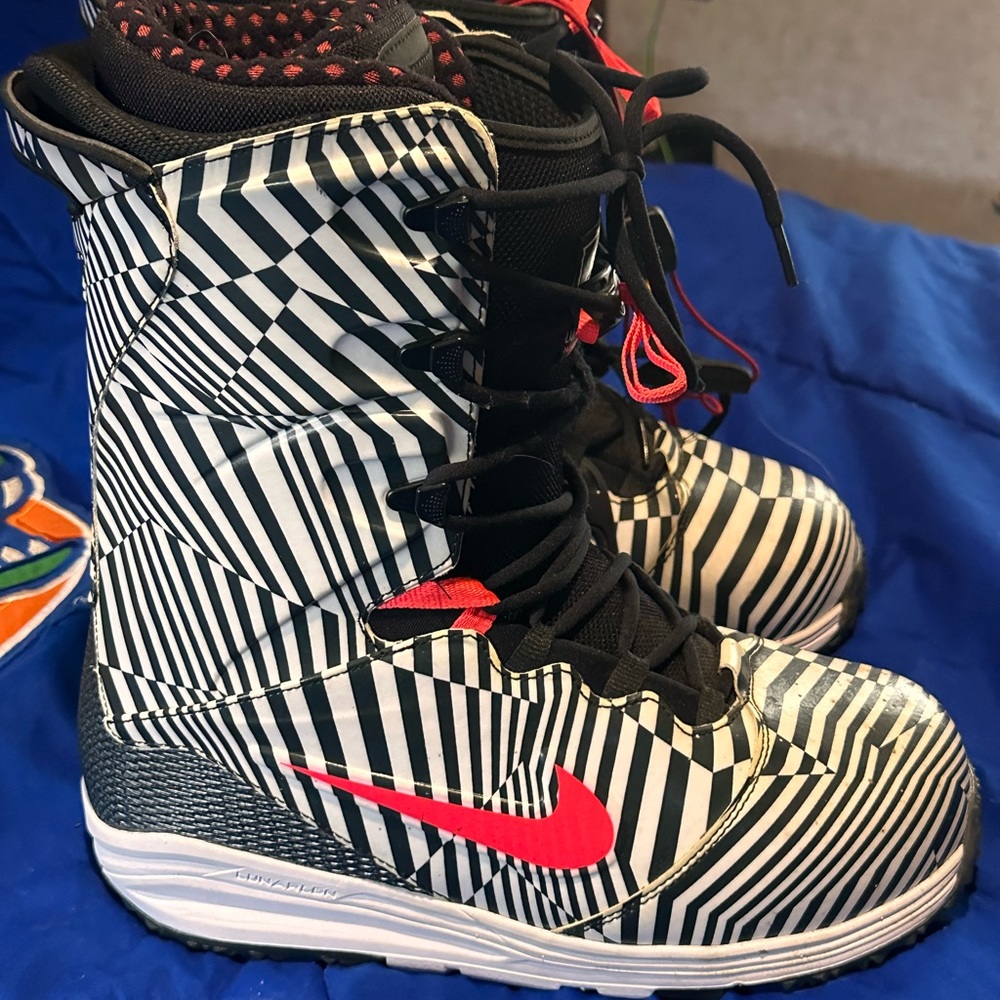 Limited edition Nike lunarendour snow boots